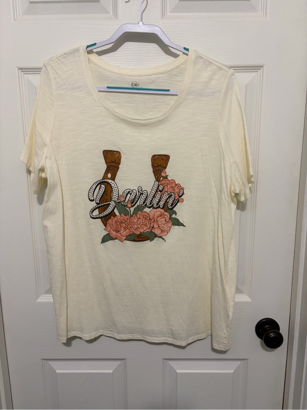 Cato Cream Short Sleeve Tee with Floral Horseshoe Graphic Darlin
